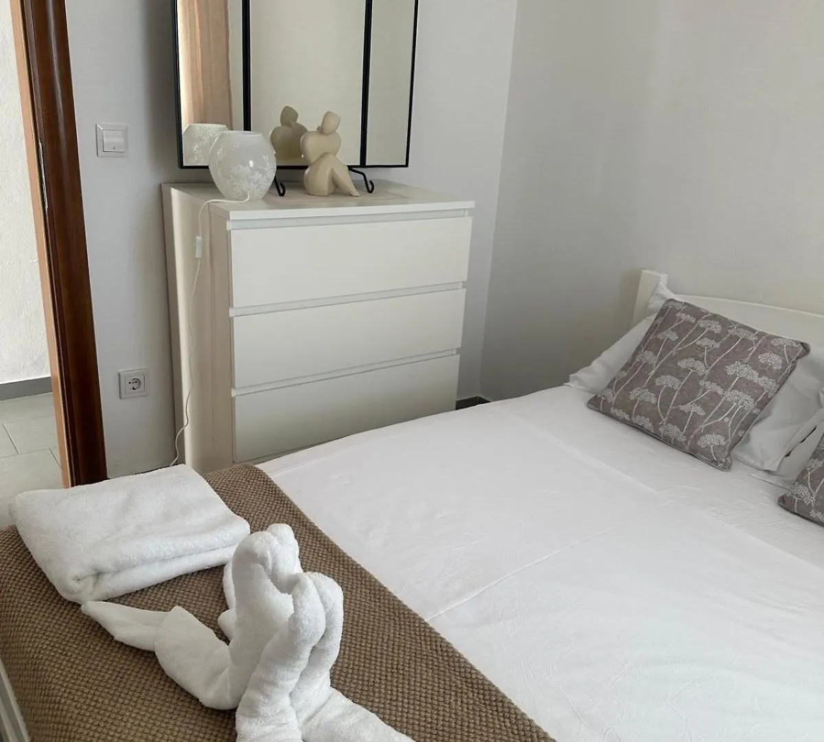Apartment Bobovik - 3 Bedrooms ヴィル 0*,